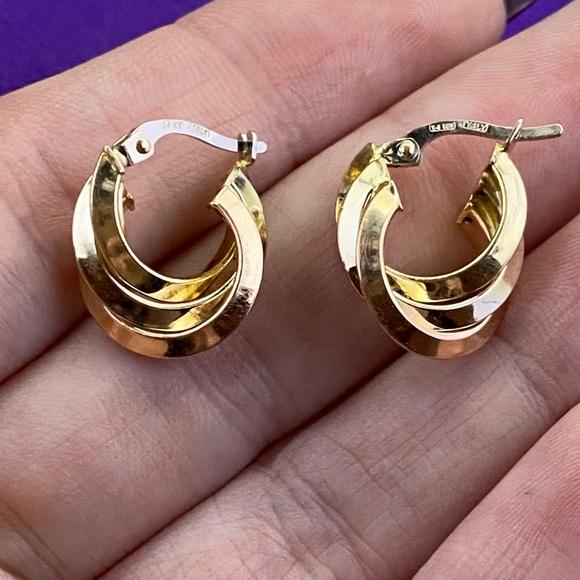 💛 Vintage 14k Gold Hoop Earrings | Triple Layered | Classic Fine Jewelry - Picture 5 of 7